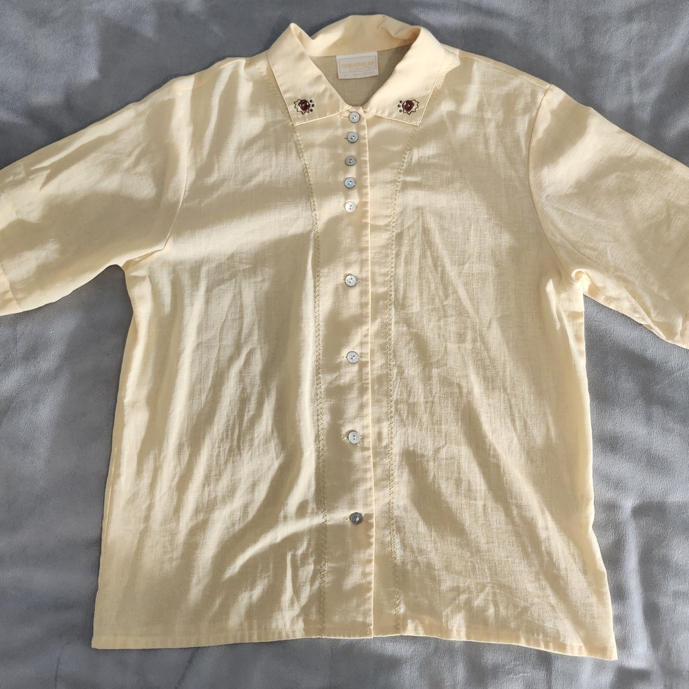 Geiger Collections Women’s Embroidered Collar Button Down Blouse Size 40‎